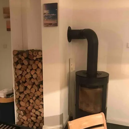 Terrassen Kamin 2x2 Meter Bett 아파트